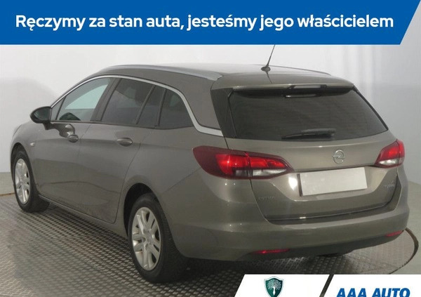 Opel Astra cena 48000 przebieg: 161274, rok produkcji 2017 z Białogard małe 211